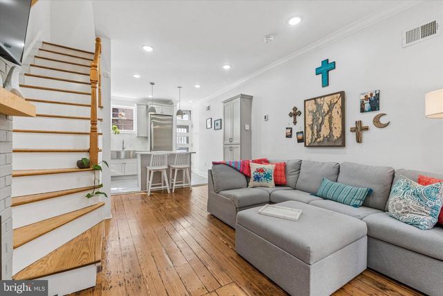 2047 WAVERLY ST, Philadelphia, PA 19146