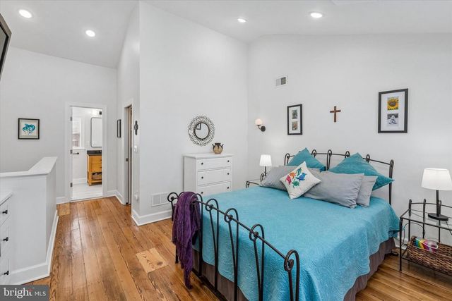 2047 WAVERLY ST, Philadelphia, PA 19146