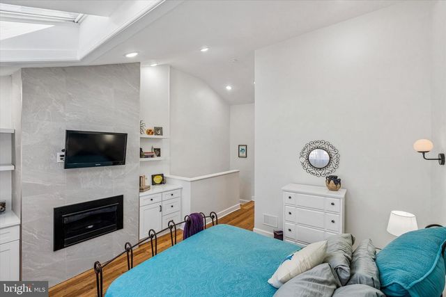 2047 WAVERLY ST, Philadelphia, PA 19146