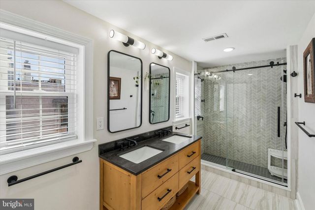 2047 WAVERLY ST, Philadelphia, PA 19146