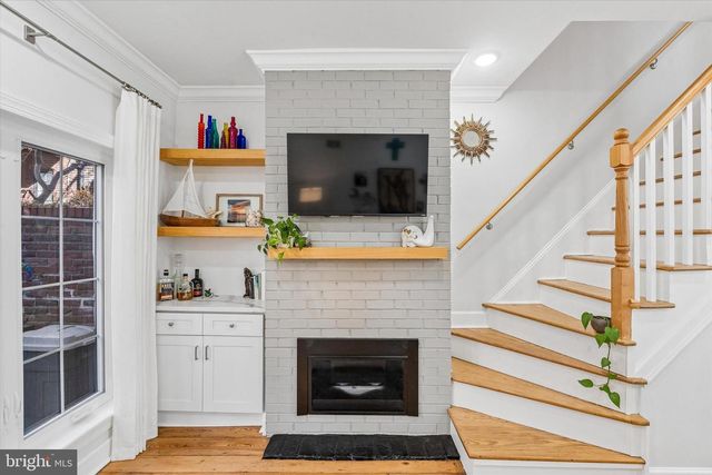 2047 WAVERLY ST, Philadelphia, PA 19146