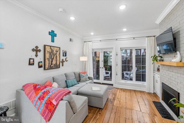 2047 WAVERLY ST, Philadelphia, PA 19146