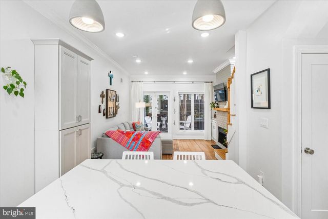 2047 WAVERLY ST, Philadelphia, PA 19146