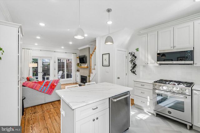 2047 WAVERLY ST, Philadelphia, PA 19146