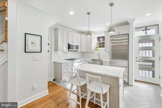 2047 WAVERLY ST, Philadelphia, PA 19146