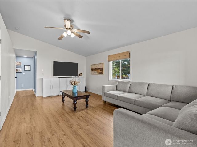 5618 103rd Street NE, Marysville, WA 98270