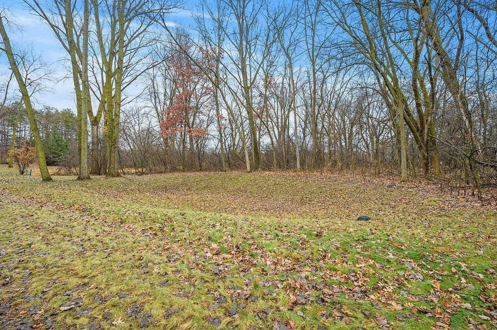 xxx Bevins Lane, Mahtomedi, MN 55115