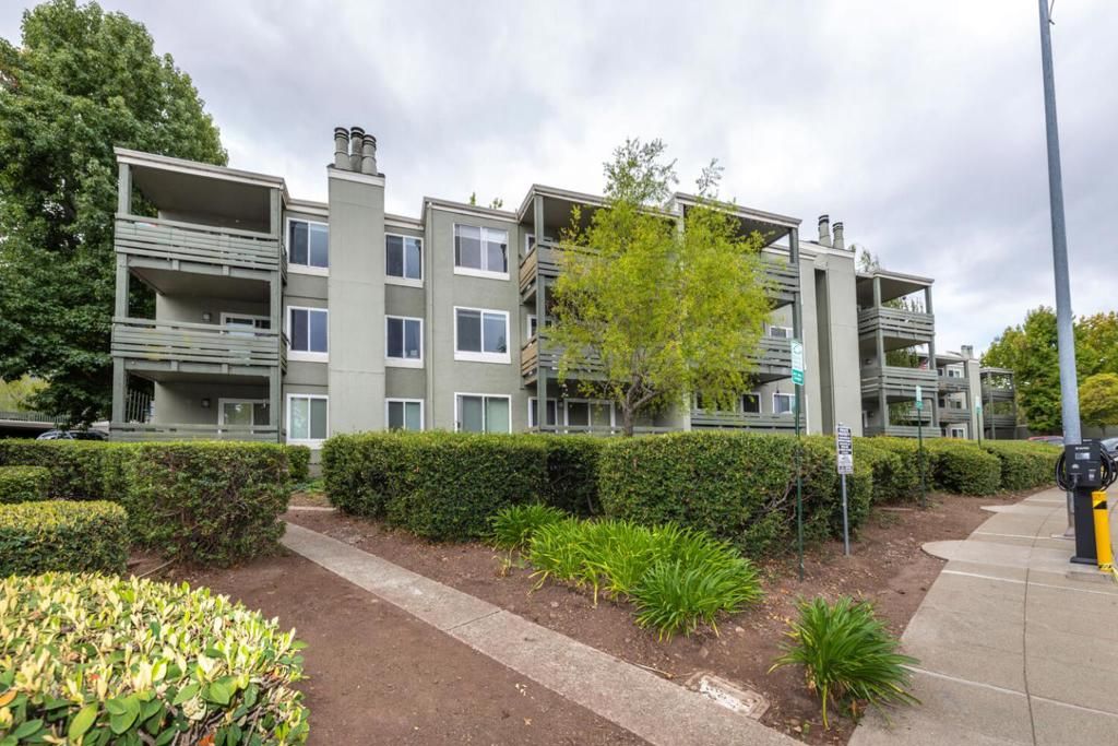 4008 Farm Hill Boulevard 102, Redwood City, CA 94061