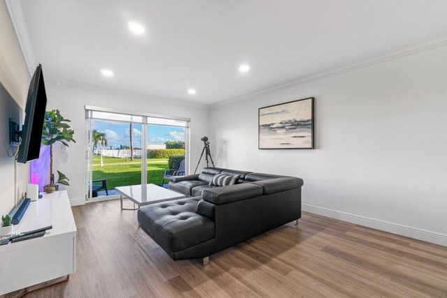 311 E Ocean Avenue 103, Lantana, FL 33462