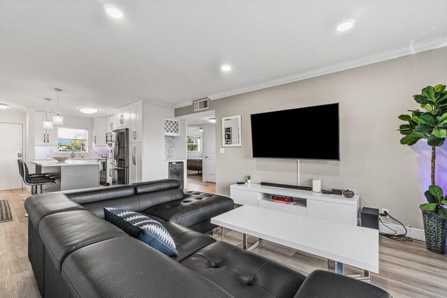 311 E Ocean Avenue 103, Lantana, FL 33462