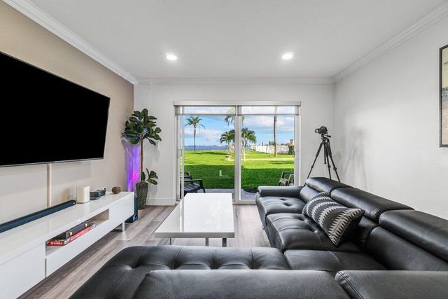 311 E Ocean Avenue 103, Lantana, FL 33462