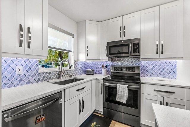 311 E Ocean Avenue 103, Lantana, FL 33462