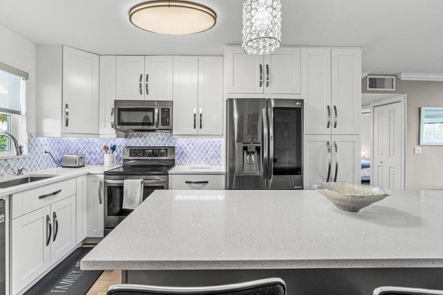 311 E Ocean Avenue 103, Lantana, FL 33462