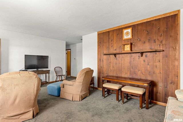 5511 W DIRKSEN Parkway, Peoria, IL 61607