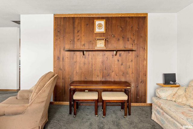 5511 W DIRKSEN Parkway, Peoria, IL 61607