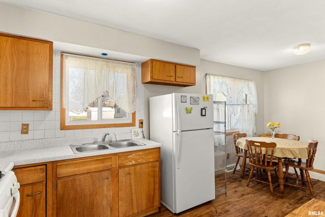 5511 W DIRKSEN Parkway, Peoria, IL 61607