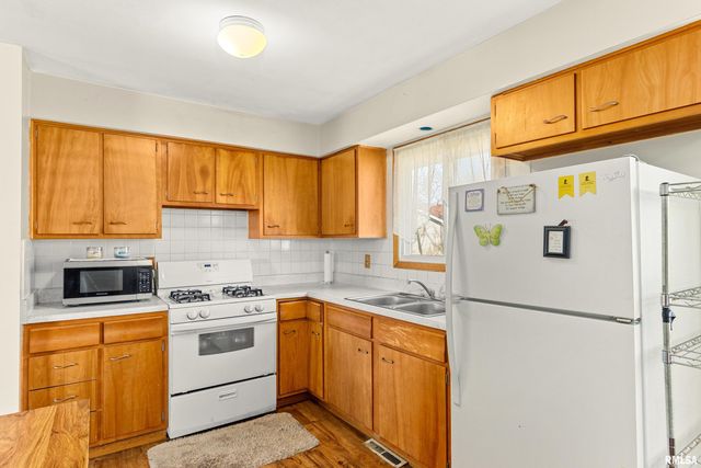 5511 W DIRKSEN Parkway, Peoria, IL 61607