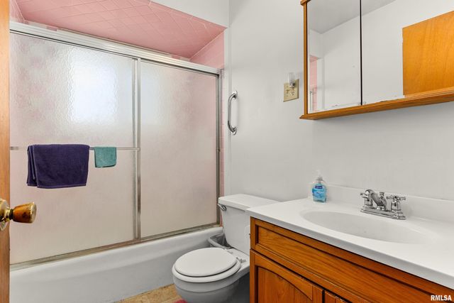 5511 W DIRKSEN Parkway, Peoria, IL 61607