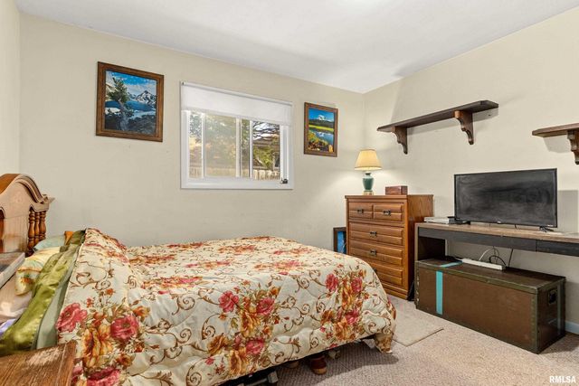 5511 W DIRKSEN Parkway, Peoria, IL 61607