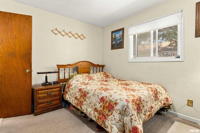 5511 W DIRKSEN Parkway, Peoria, IL 61607