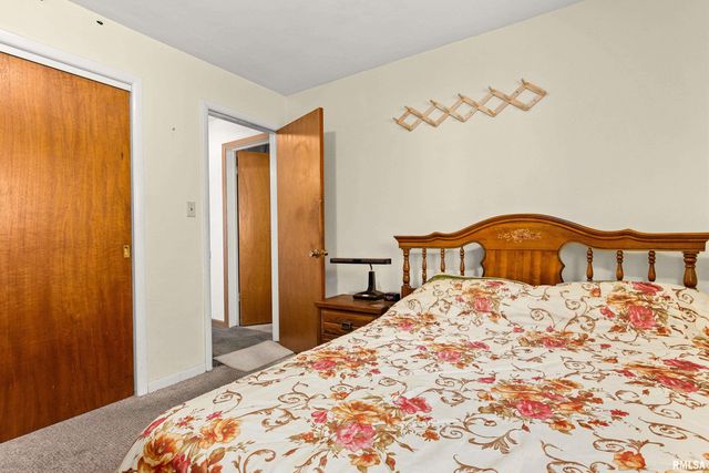 5511 W DIRKSEN Parkway, Peoria, IL 61607