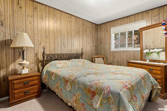 5511 W DIRKSEN Parkway, Peoria, IL 61607