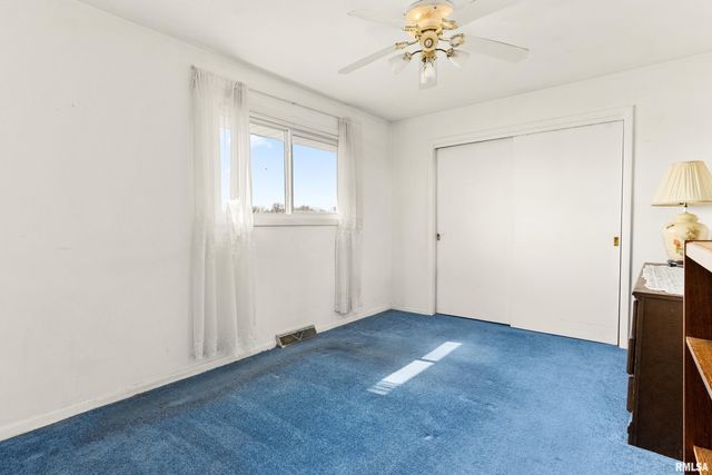 5511 W DIRKSEN Parkway, Peoria, IL 61607