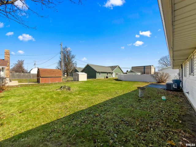 5511 W DIRKSEN Parkway, Peoria, IL 61607