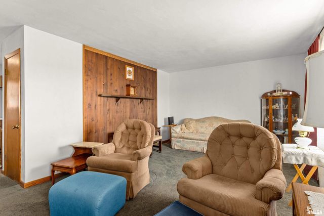 5511 W DIRKSEN Parkway, Peoria, IL 61607