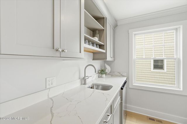 10 W Kirkland Avenue, Long Beach Twp, NJ 08008