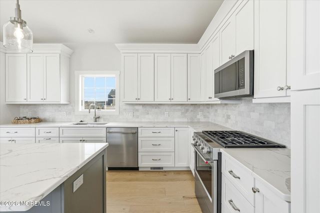 10 W Kirkland Avenue, Long Beach Twp, NJ 08008