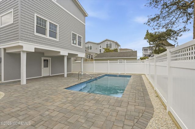 10 W Kirkland Avenue, Long Beach Twp, NJ 08008