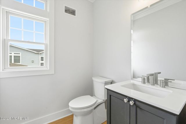 10 W Kirkland Avenue, Long Beach Twp, NJ 08008