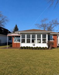 5435 Pointe Drive, East China Township, MI 48054