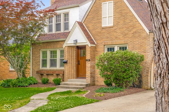2316 Lafayette Avenue, Columbus, IN 47201