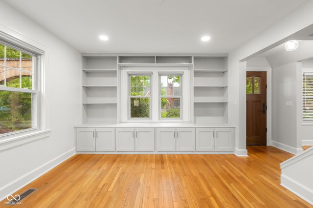 2316 Lafayette Avenue, Columbus, IN 47201