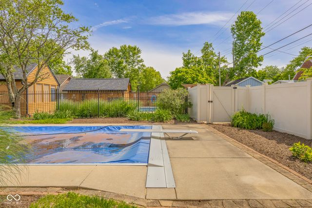 2316 Lafayette Avenue, Columbus, IN 47201