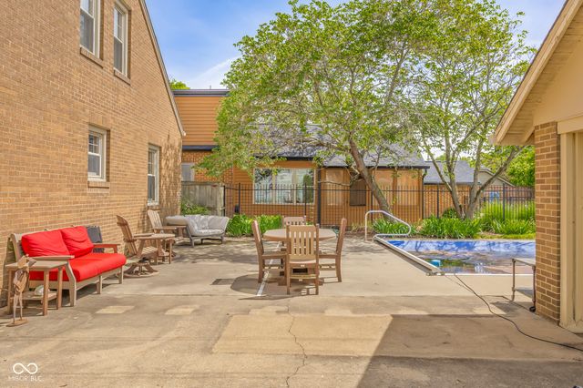 2316 Lafayette Avenue, Columbus, IN 47201
