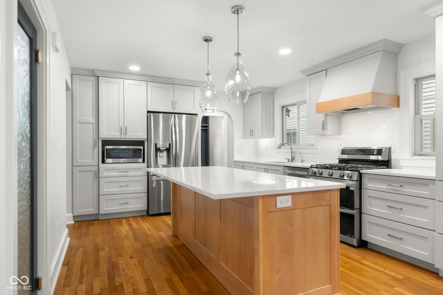 2316 Lafayette Avenue, Columbus, IN 47201