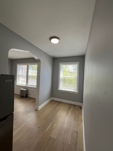 4427 N Seeley Avenue 311, Chicago, IL 60625