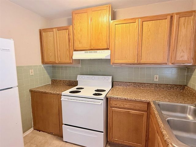 2835 DR MARTIN LUTHER KING JR STREET S, St Petersburg, FL 33705