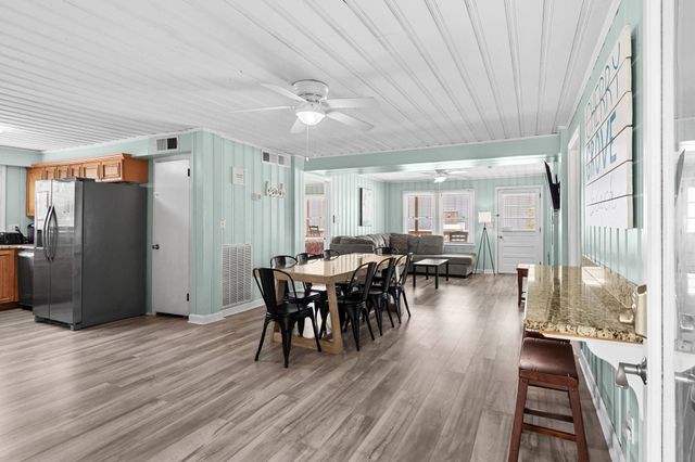 212 56th Ave. N, North Myrtle Beach, SC 29582