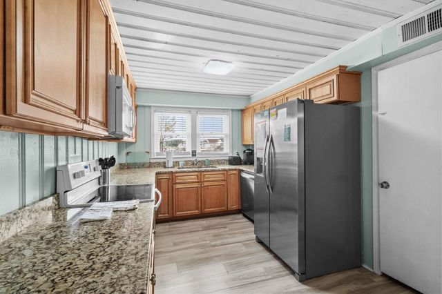 212 56th Ave. N, North Myrtle Beach, SC 29582