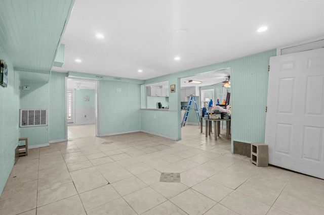 212 56th Ave. N, North Myrtle Beach, SC 29582