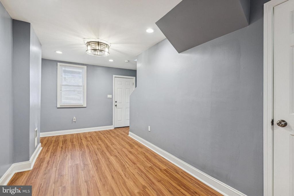 Image 13 of property listing at 4406 SAINT GEORGES AVE, Baltimore, MD 21212