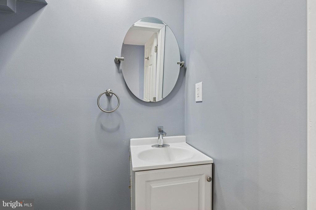 Image 15 of property listing at 4406 SAINT GEORGES AVE, Baltimore, MD 21212