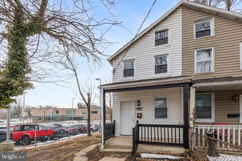 Image 2 of property listing at 4406 SAINT GEORGES AVE, Baltimore, MD 21212