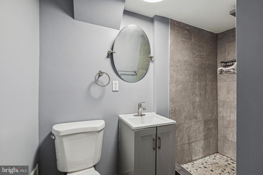 Image 28 of property listing at 4406 SAINT GEORGES AVE, Baltimore, MD 21212