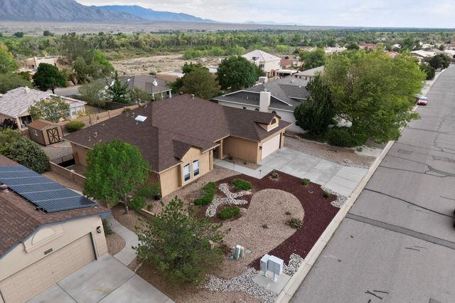 2441 Manzano Loop NE, Rio Rancho, NM 87144