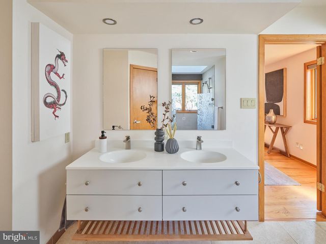 3054 COMFORT RD, New Hope, PA 18938